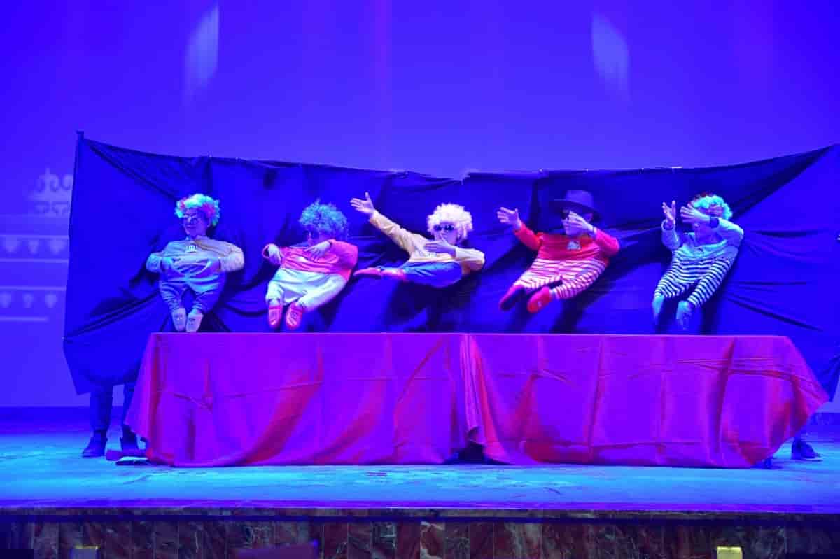 小人舞.jpg 亚洲第一狼人伊人av